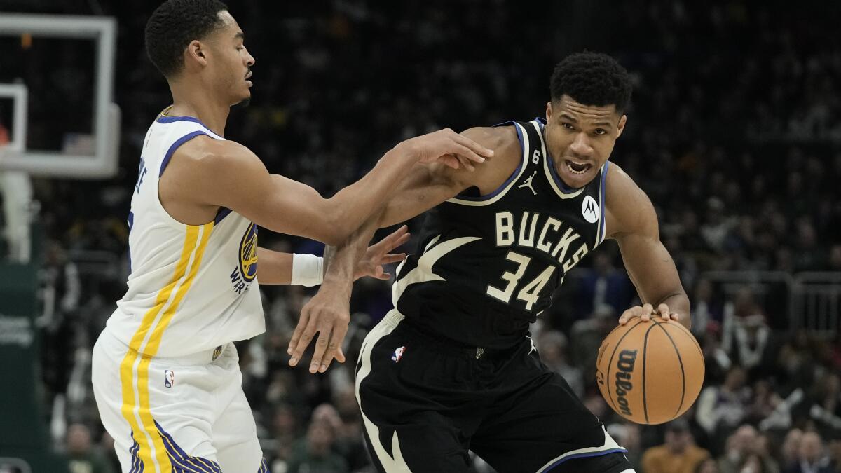 Antetokounmpo scores 30, Bucks extend Warriors' road woes - The San Diego  Union-Tribune