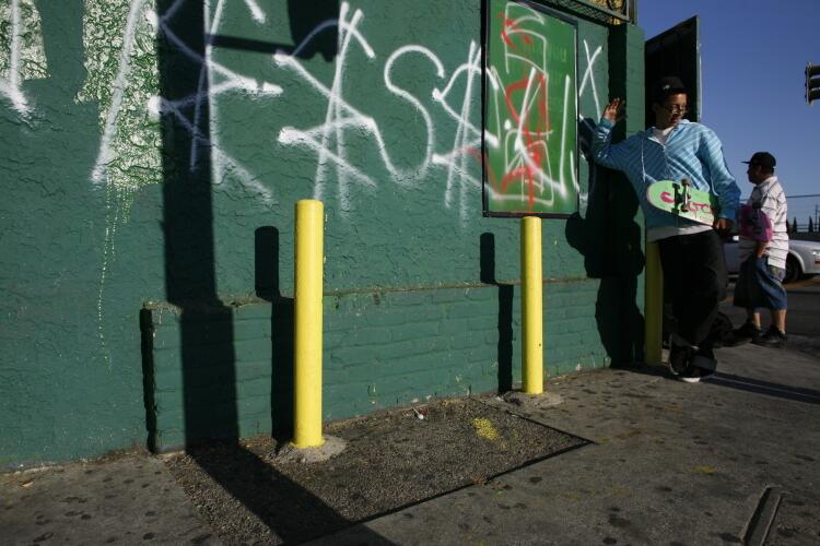 El nuevo procurador de la ciudad de Los Ángeles esta preparando una prohibición civil en contra de taggers, dejando a la policía el poder de arrestarlos aunque no halla evidencia de graffiti.