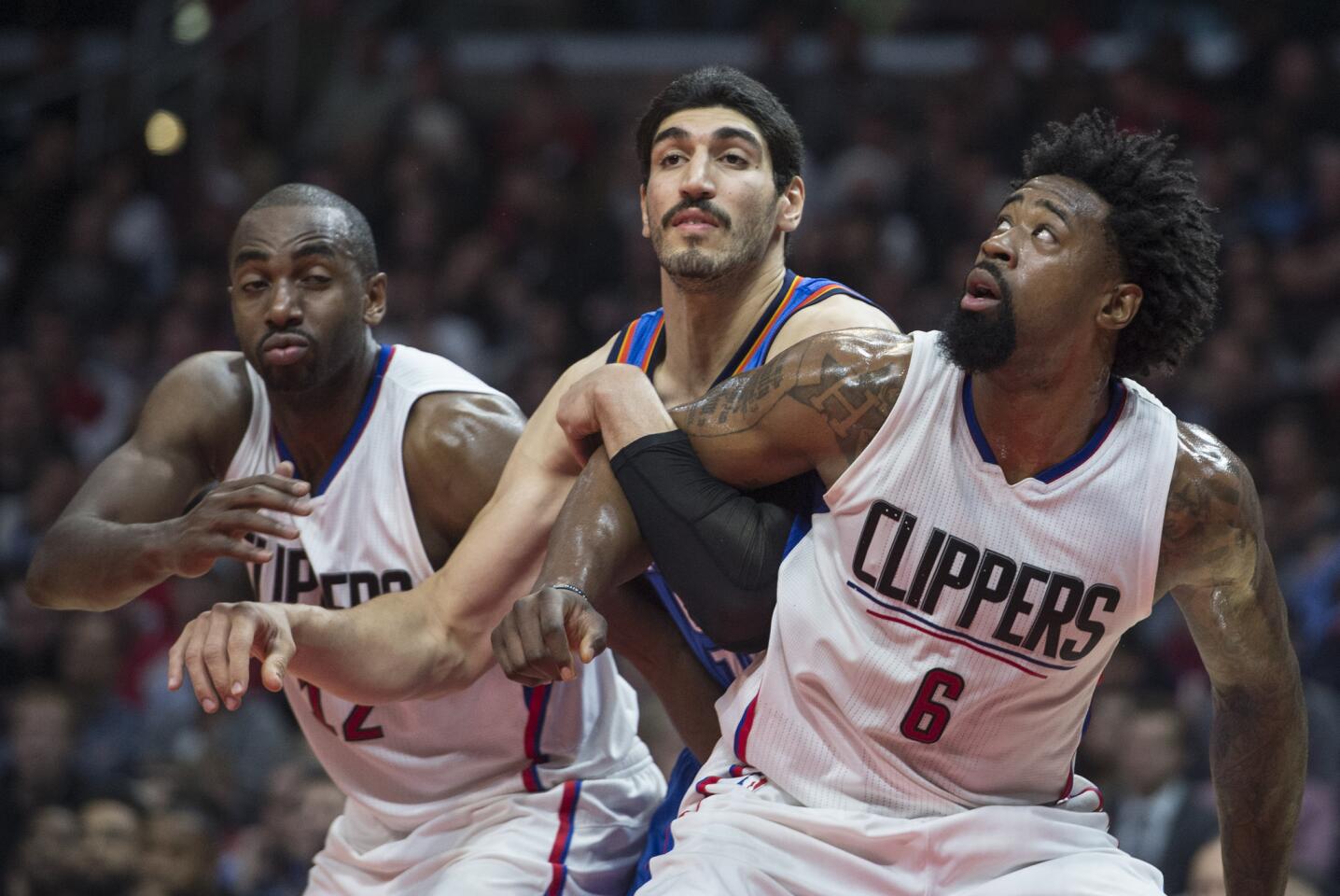 DeAndre Jordan llega a un acuerdo con Dallas, luego cambia de parecer y renueva con los Clippers