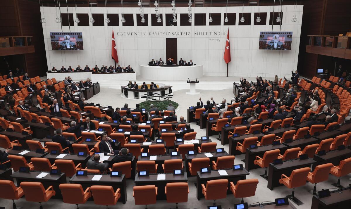 Turkish lawmakers vote 