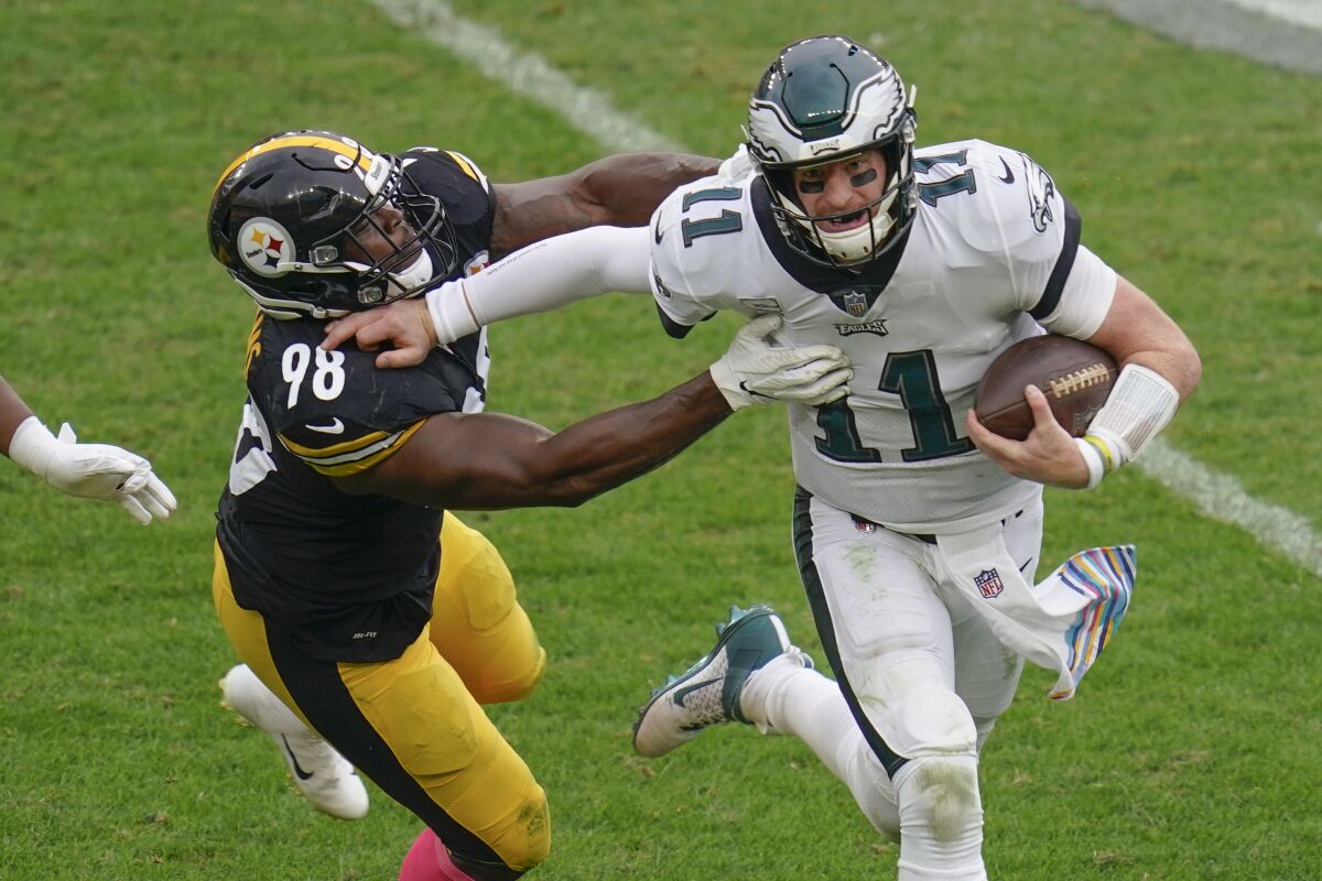 Philadelphia Eagles quarterback Carson Wentz tries to run past Pittsburgh Steelers inside linebacker Vince Williams.