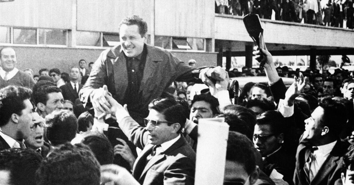 Autoridades colombianas identificaram os restos mortais do padre guerrilheiro Camilo Torres