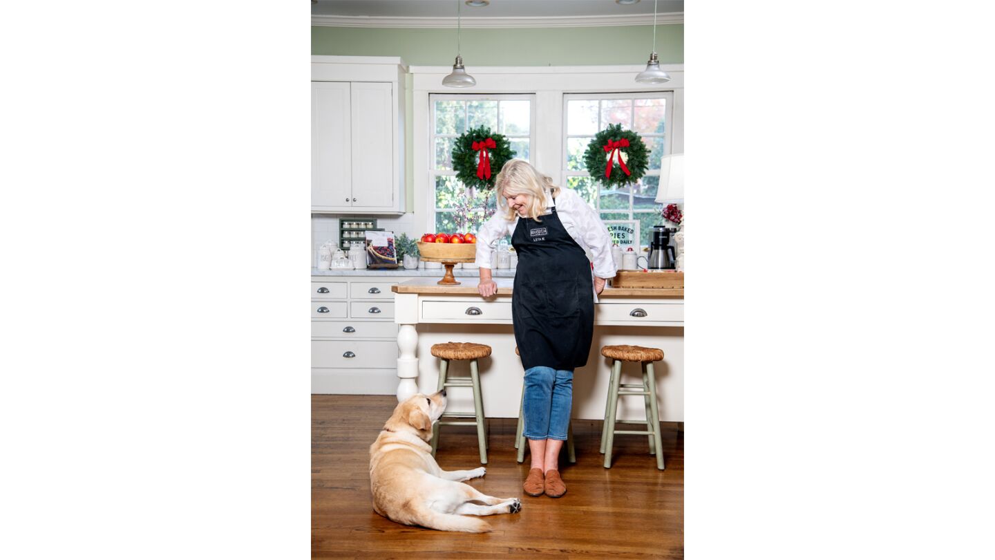 Home for the holidays with Leslie Saeta of My 100 Year Old Home
