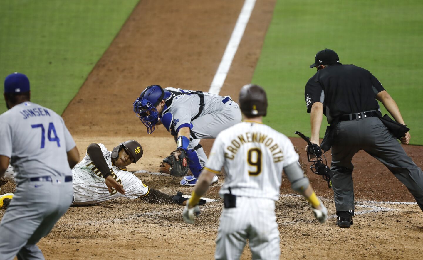 Padres take finale of NL West showdown