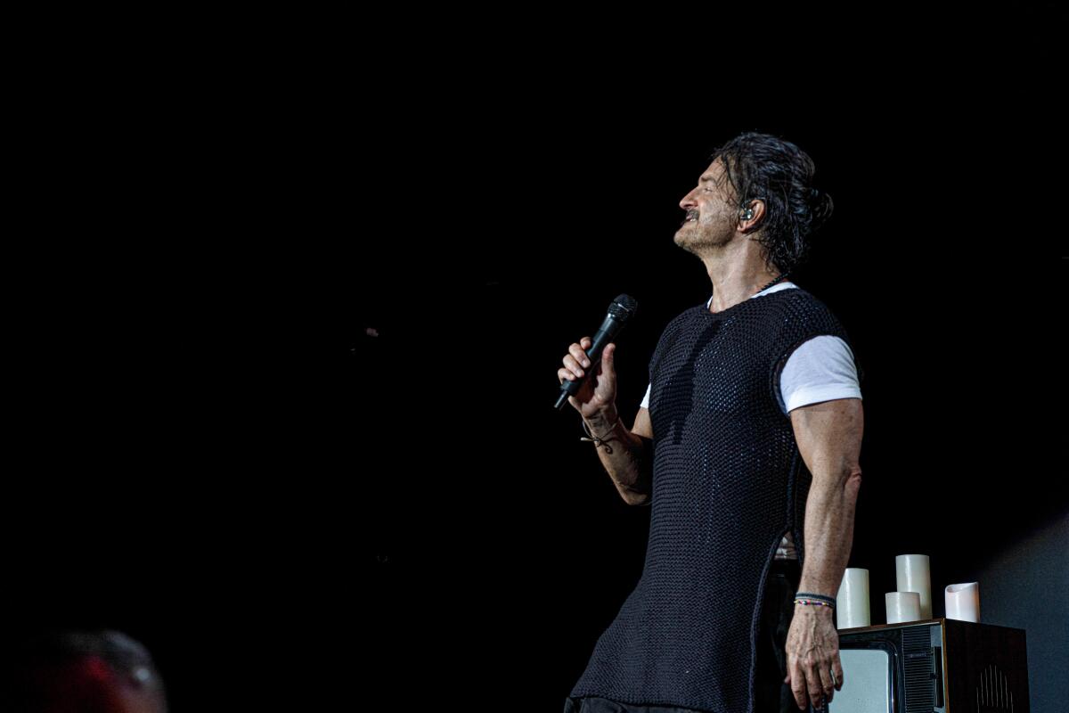 Ricardo Arjona dice hasta luego, pero sabe a un inminente adiós.