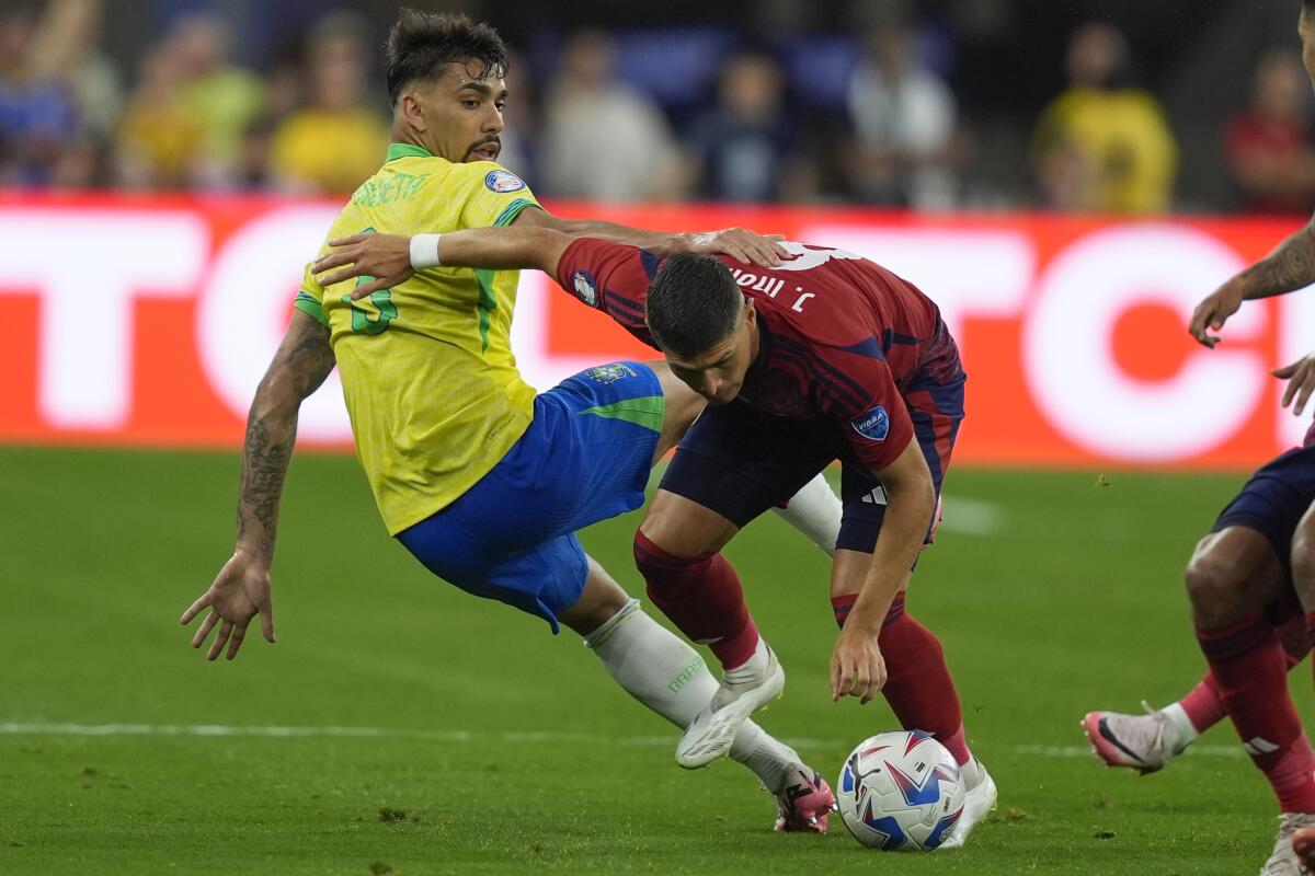 Brazil's Lucas Paqueta, left, and Costa Rica's Julio Cascante battle for the ball during a Copa América game.