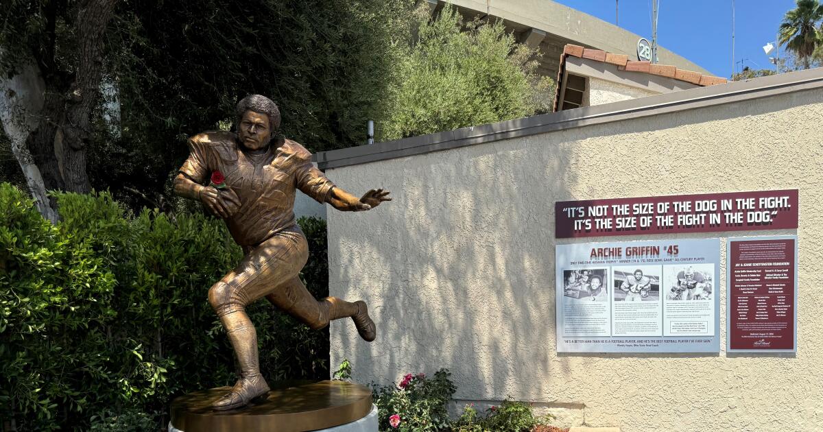 Statue of Archie Griffin Unveiled at Rose Bowl