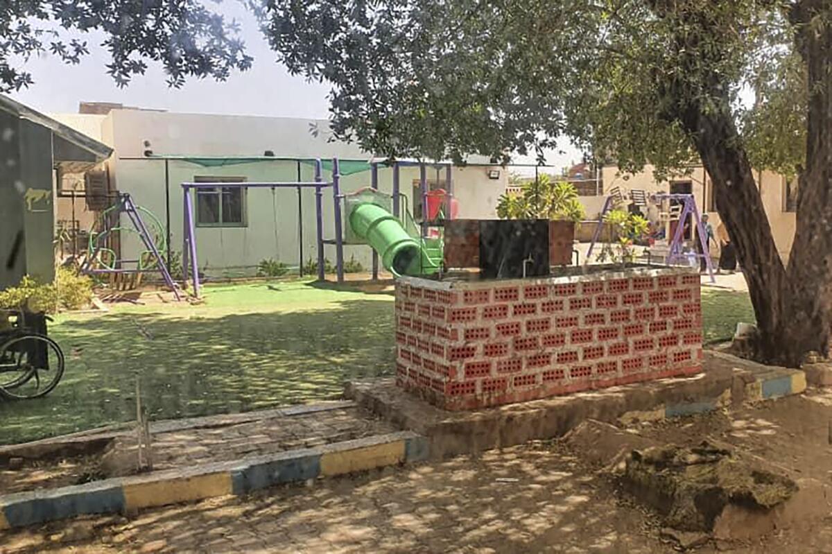 En la imagen, vista del patio de un orfanato en Jartum, Sudán, en mayo de 2023.