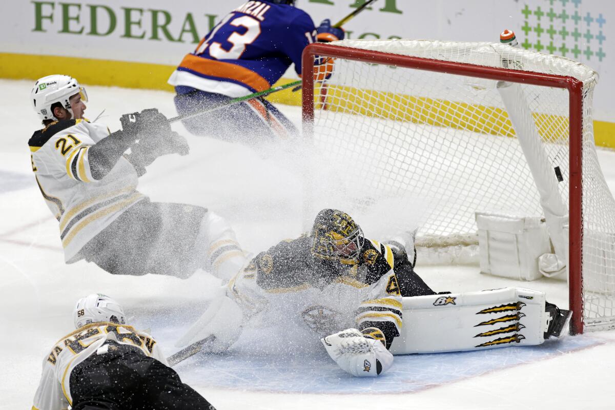 Nick Ritchie, Jaroslav Halak lead Boston Bruins over New York Rangers 