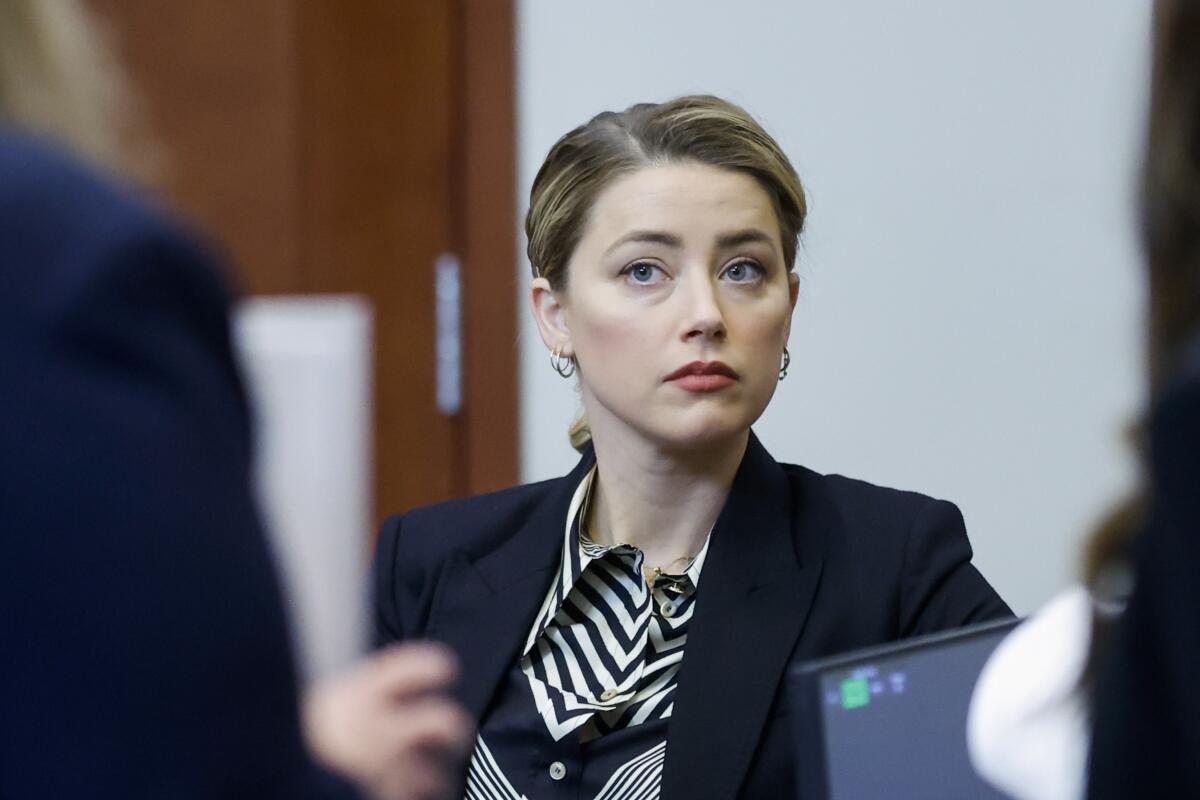La actriz Amber Heard en la Corte de Circuito del Condado de Fairfax en Fairfax, Virginia,