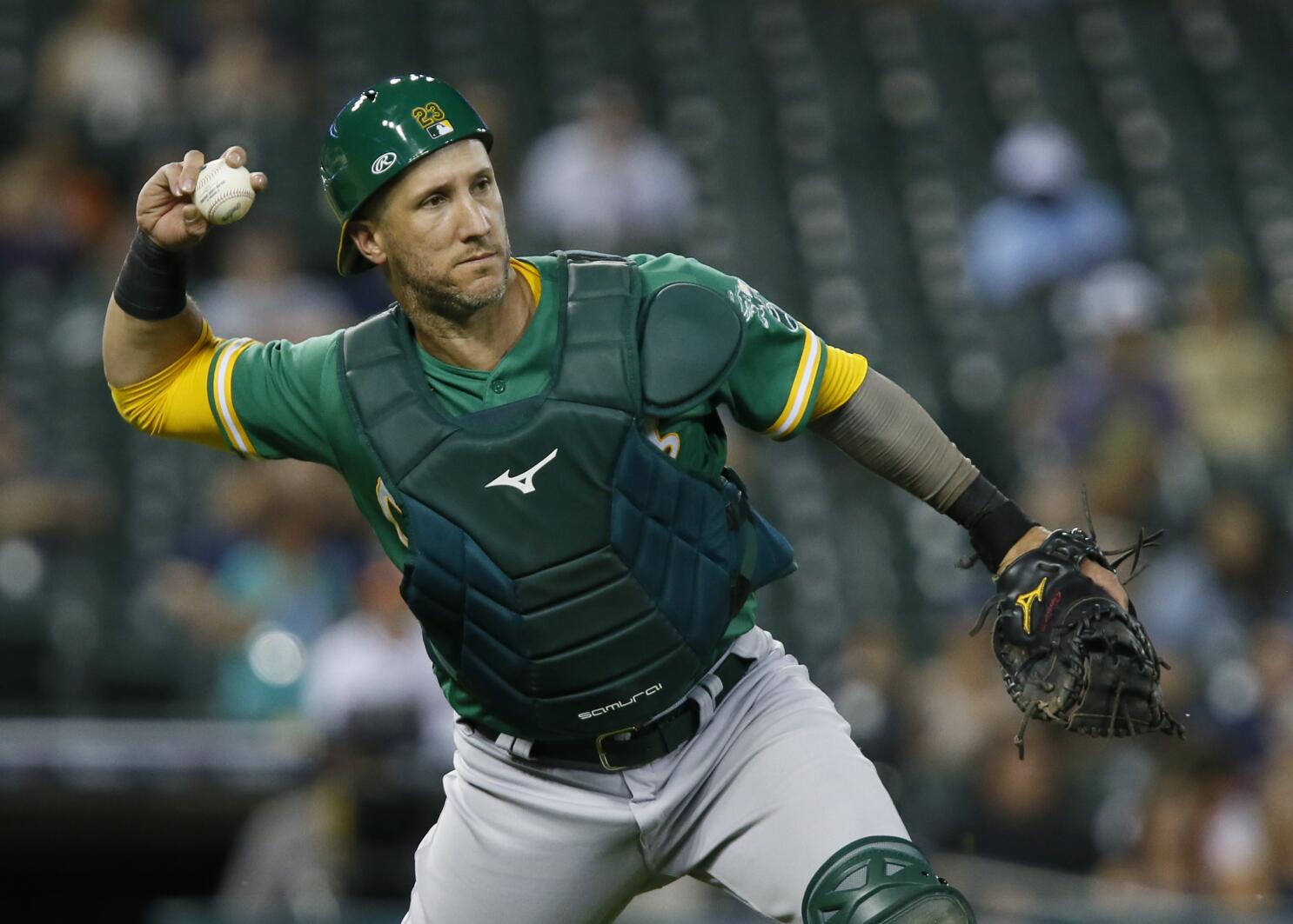 AP source: Cubs, Yan Gomes agree to $13 million, 2-year deal - The