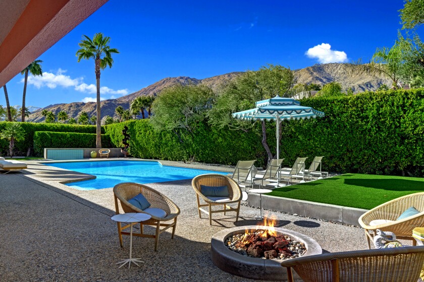 Our Modernist Home of the Week in Palm Springs opens to picture-perfect mountain views.