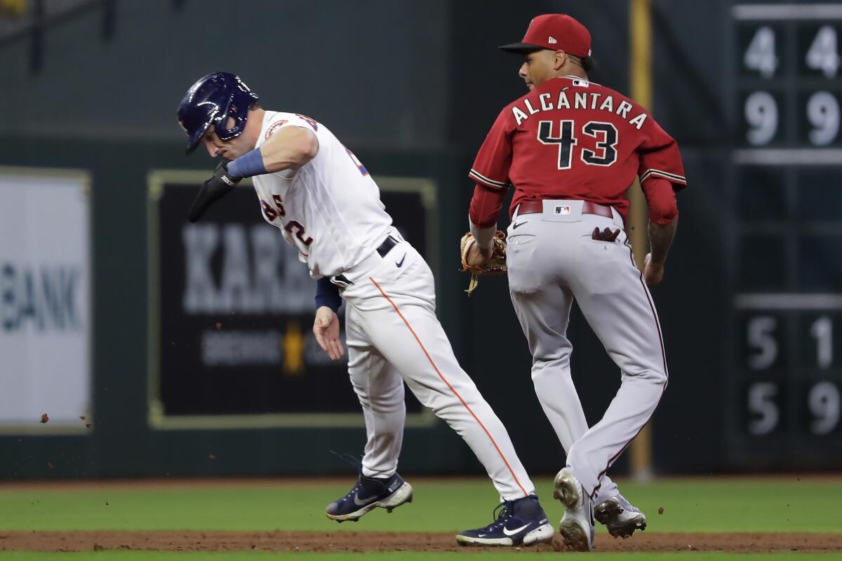 Astros lose 5-2 to Diamondbacks as Walker gets key hit