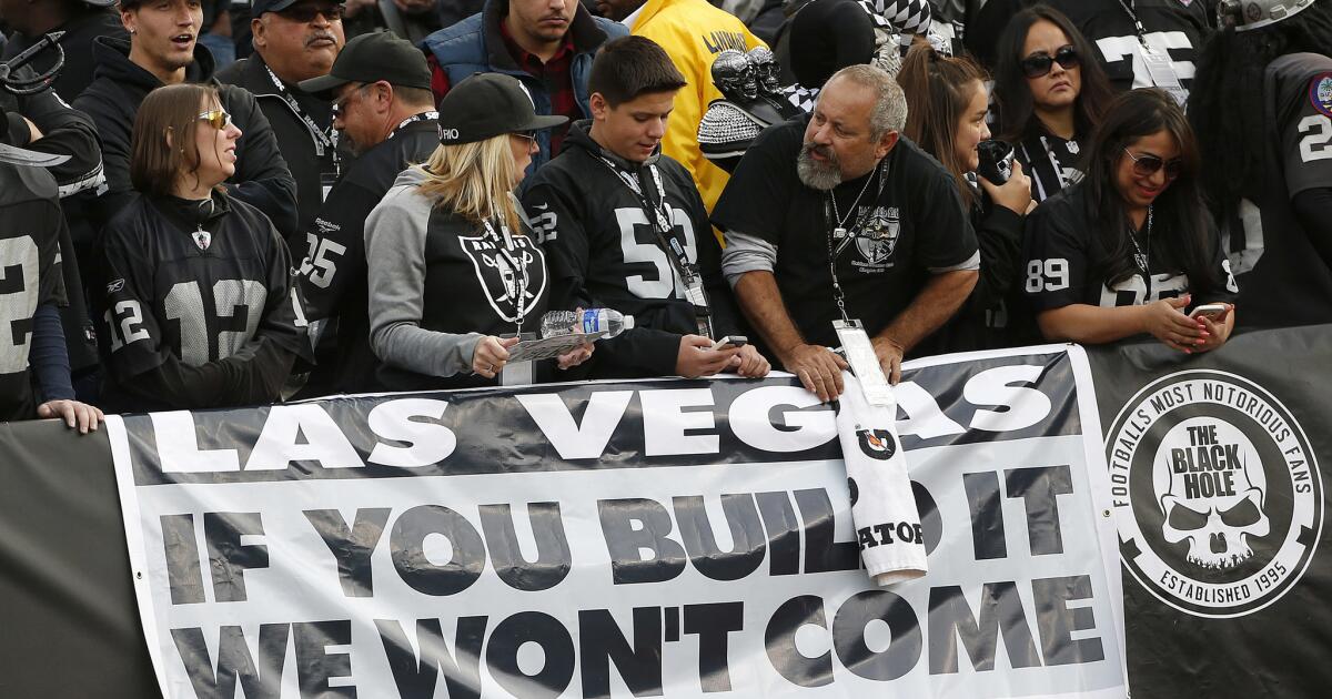 Oakland, California, USA. 22nd Oct, 1995. Oakland Raiders vs