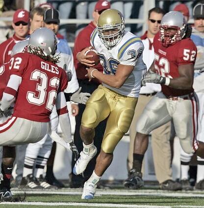 UCLA's Kahlil Bell cuts back across the field to score a 60 yard touchdown.