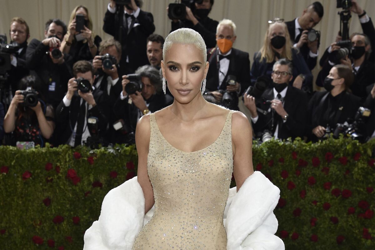 Kim Kardashian asiste a la gala benéfica del MET, el 2 de mayo de 2022 en Nueva York. (Foto de Evan Agostini/Invision/AP, Archivo)