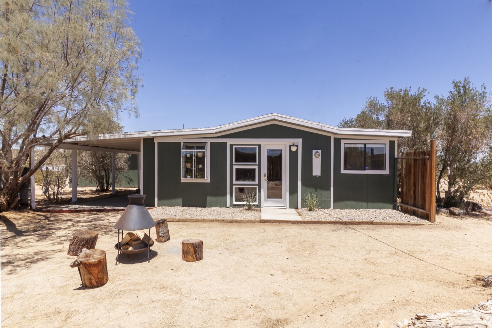 Actress Jessica Dicicco Lists Cozy Joshua Tree Retreat For Sale