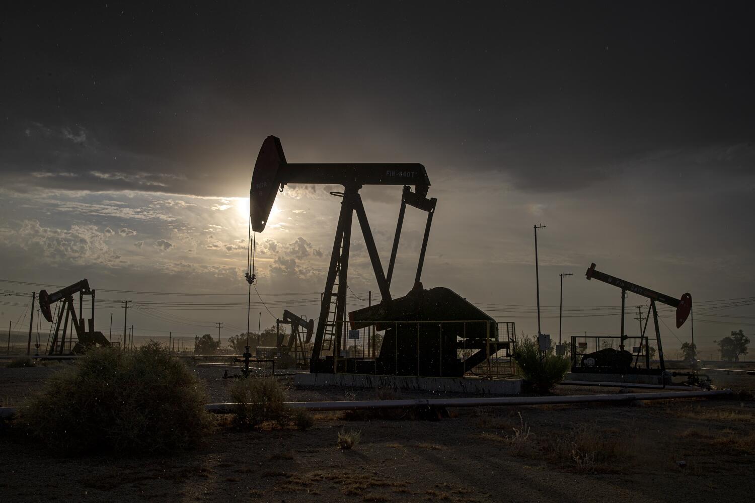 How campaign funds and charitable donations help Big Oil wield power in Sacramento 