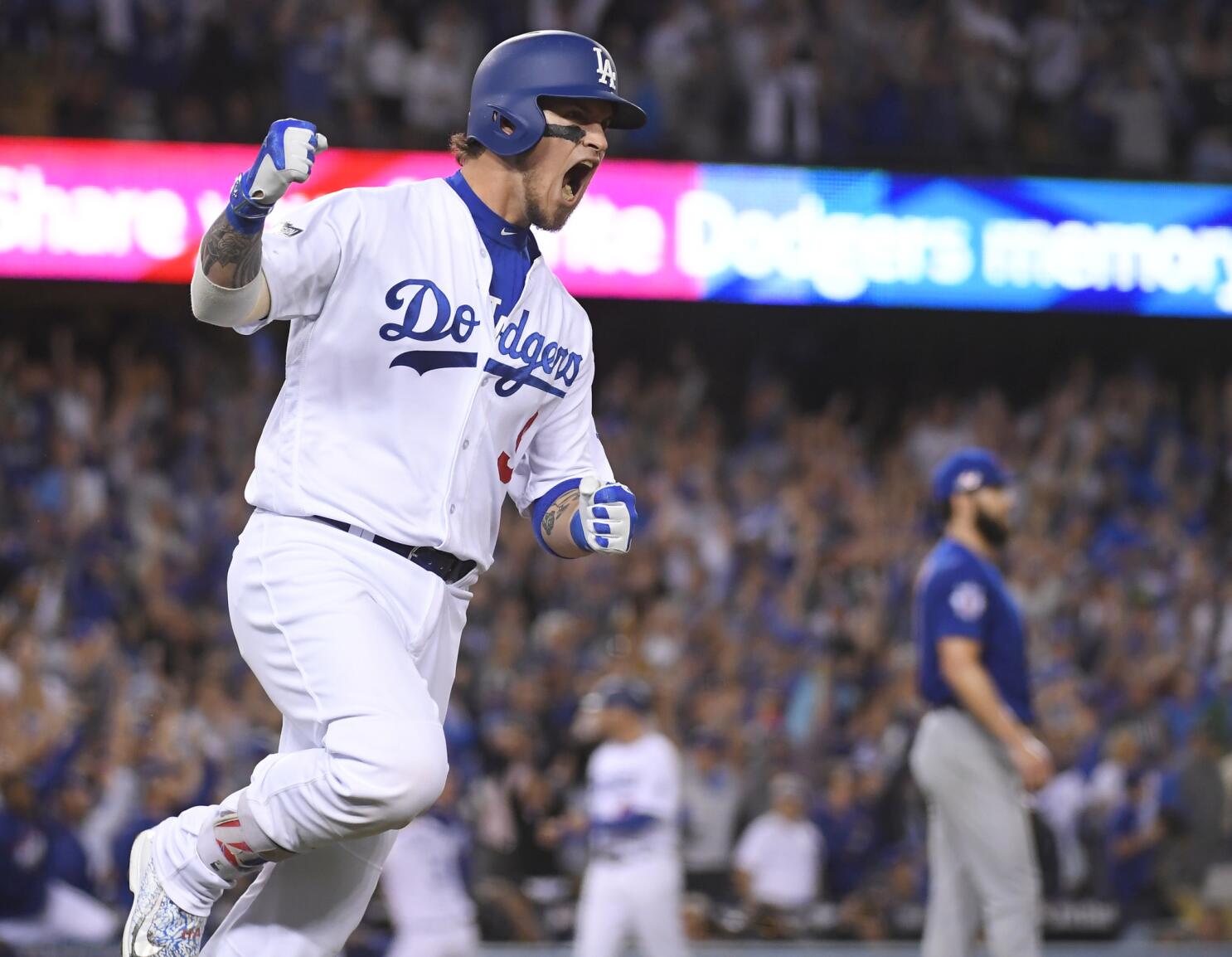 MLB Free Agency Rumors: Former Dodgers Catcher Yasmani Grandal Agrees To  Contract With Brewers - Dodger Blue