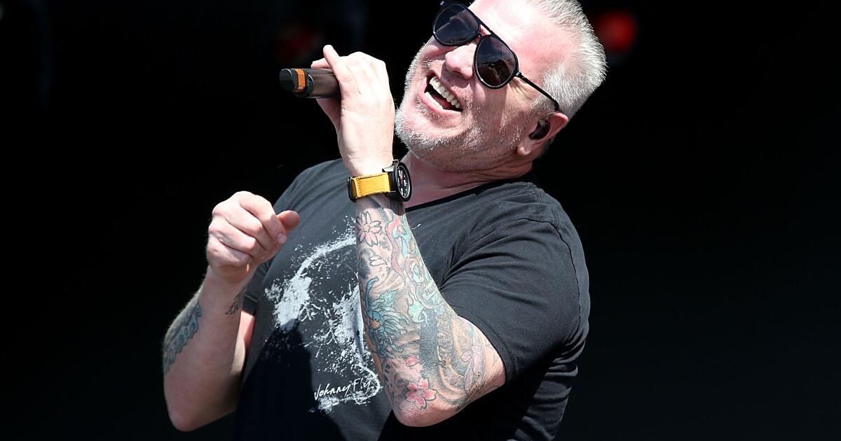 Smash Mouth's Steve Harwell retires following concert video - Los Angeles  Times