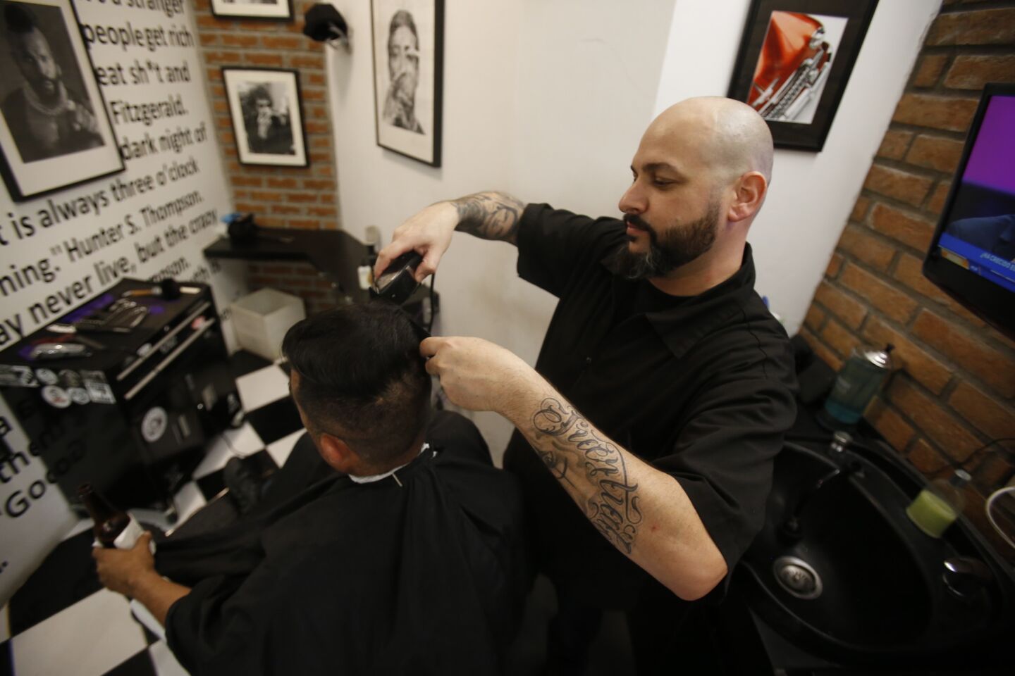 Growing trend of barbershops in Tijuana.