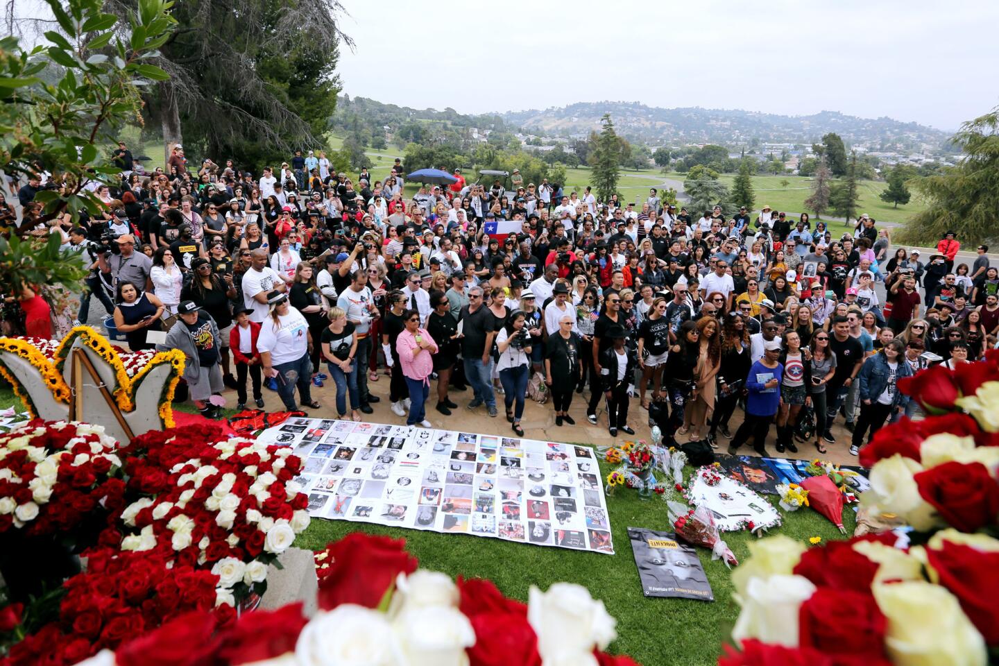 Michael Jackson faithful hold colorful memorial despite latest abuse claims  - Los Angeles Times
