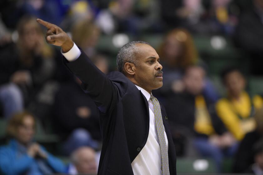 George Mason coach Paul Hewitt points during a game against Virginia Commonwealth on Feb. 4, 2015.