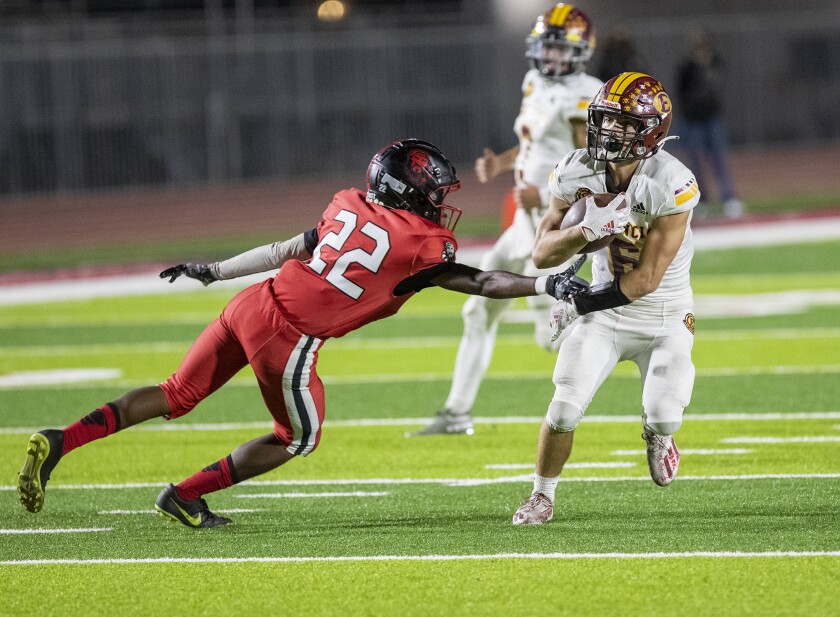 Estancia's Noah Aires avoids a tackle from Artesia's Robert Magdaleno during a nonleague game on Thursday.