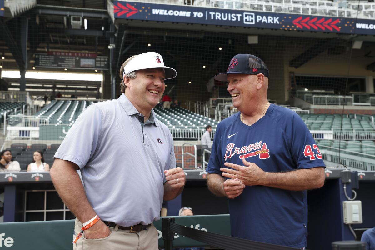 Braves sign Manager Brian Snitker to extension through 2023 season