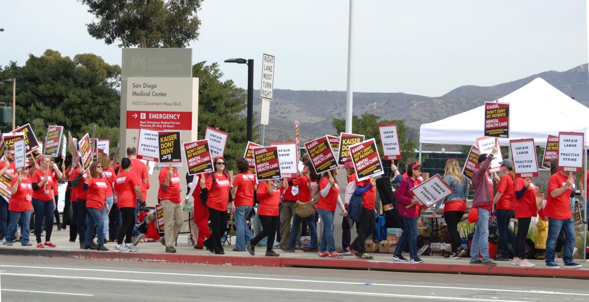 Kaiser therapists strike in front of Kaiser Permanente Medical Center San Diego in 2018.