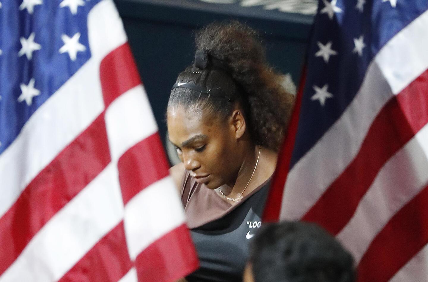 MCX001. New York (United States), 08/09/2018.- Serena Williams of the US waits for the trophy ceremony after losing to Naomi Osaka of Japan during the women's final on the thirteenth day of the US Open Tennis Championships the USTA National Tennis Center in Flushing Meadows, New York, USA, 08 September 2018. The US Open runs from 27 August through 09 September. (Tenis, Abierto, Japón, Estados Unidos, Nueva York) EFE/EPA/JASON SZENES *** Local Caption *** 53000073 ** Usable by HOY and SD Only **
