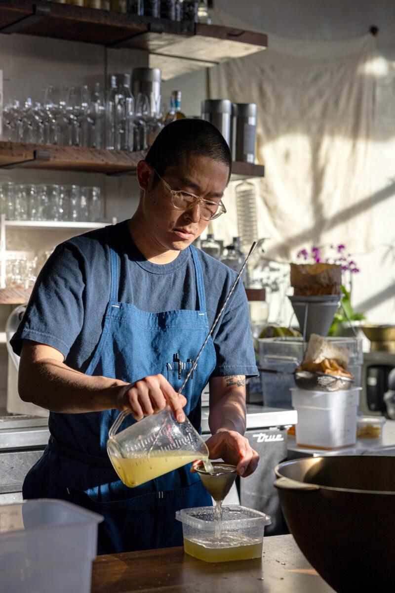 Baroo beverage director Jason Lee prepares one of his non-alcoholic kombucha drinks.