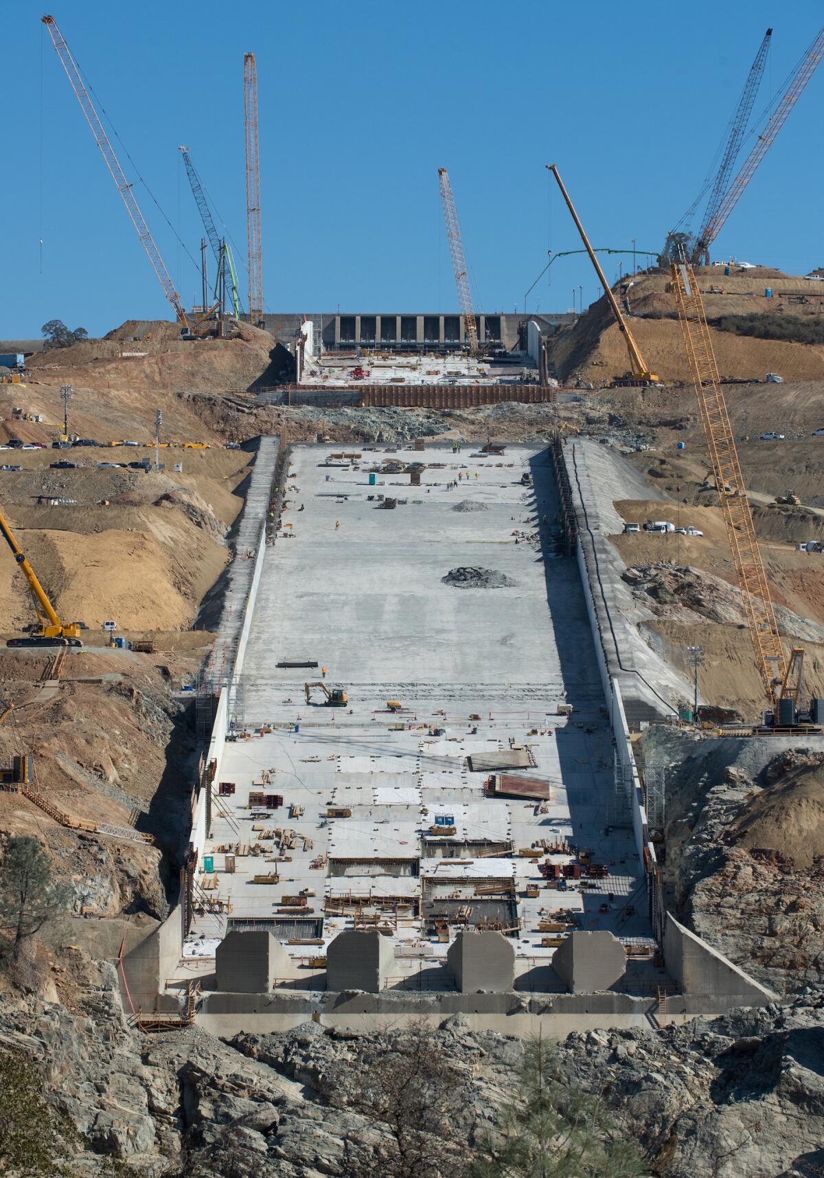 Crews continue placing rebar panels for the new sidewalls and structural concrete on the Lake Oroville flood control spillway on Oct. 13.