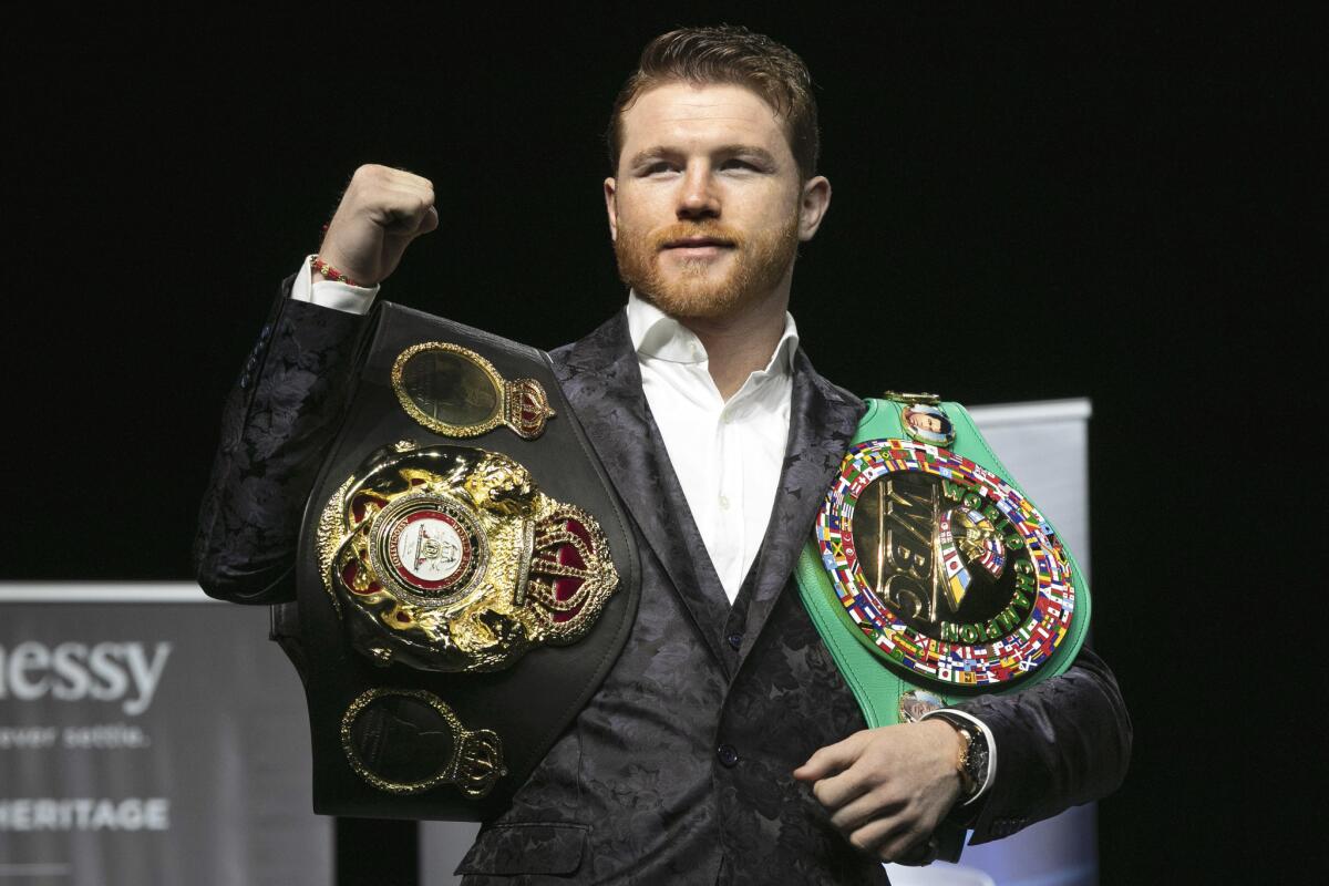 El boxeador mexicano Saúl "Canelo" Álvarez posa en el Madison Square Garden el miércoles 17 de octubre de 2018, durante un acto promocional de su próxima pelea ante Rocky Fielding