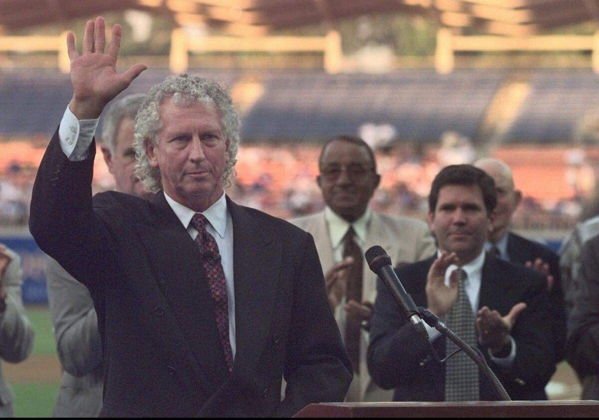 Don Sutton acknowledges applause at the conclusion of a ceremony to retire his number on Aug. 14, 1998.