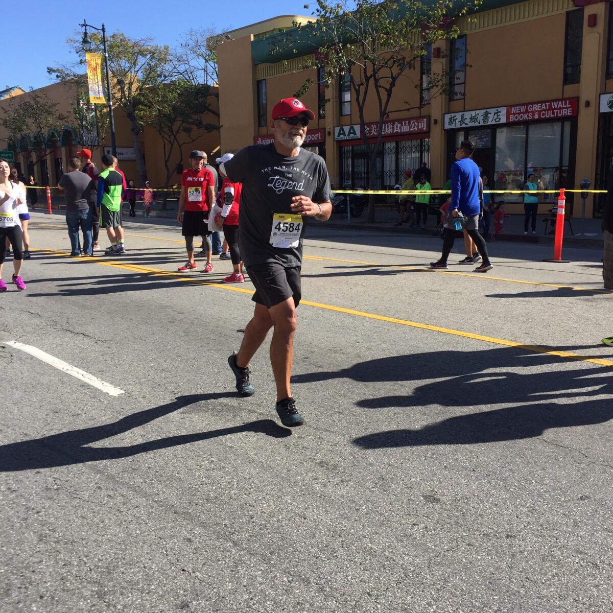 Mexicoamericano veterano de Vietnam ligará 45 años de participación en carrera de Chinatown.