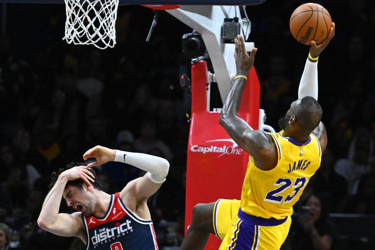 Davis leads Lakers to their 8th win in 9 games, scores 35 points in 125-120  victory over Wizards - The San Diego Union-Tribune