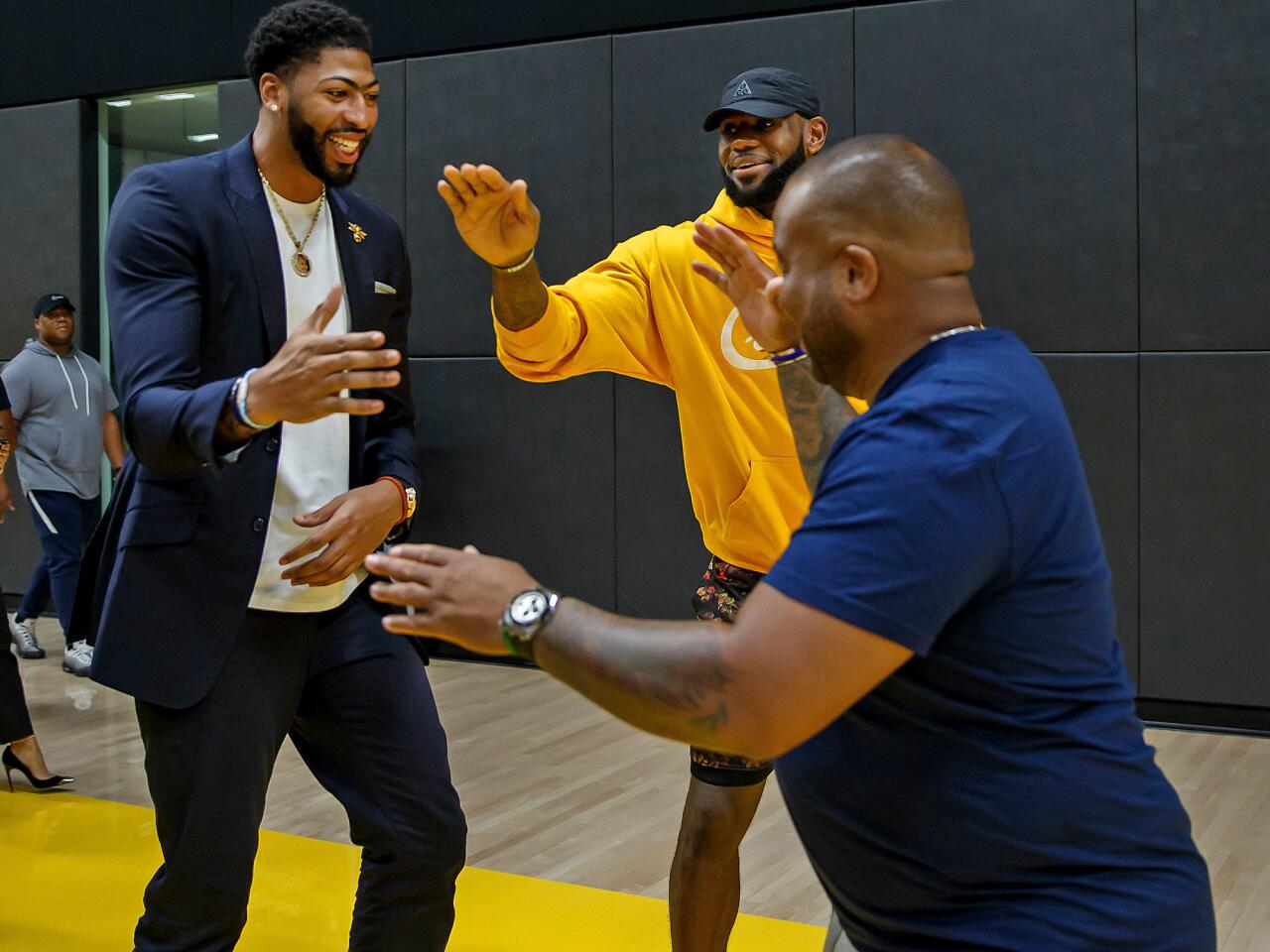 Lakers introduce Anthony Davis