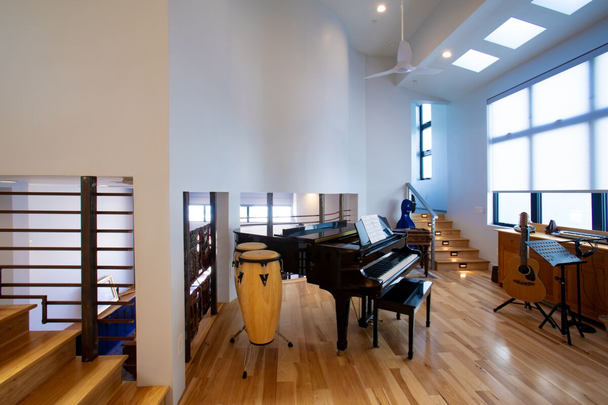 Csanadi’s grand piano was the inspiration for the elegant curved wall in the music room. 