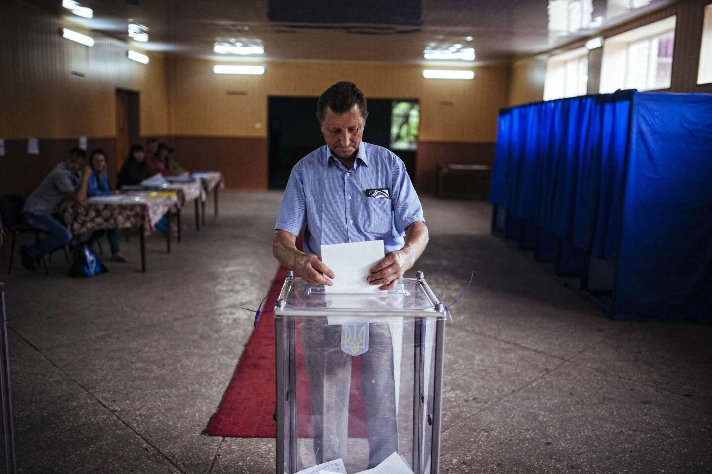 Ukrainians go to the polls