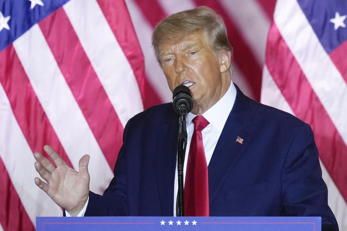 ARCHIVO - El expresidente de EEUU Donald Trump anuncia que se postulará de nuevo 