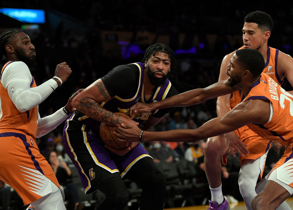 Lakers vs. Suns Final Score: LeBron James dazzles, Lakers fall to Suns -  Silver Screen and Roll