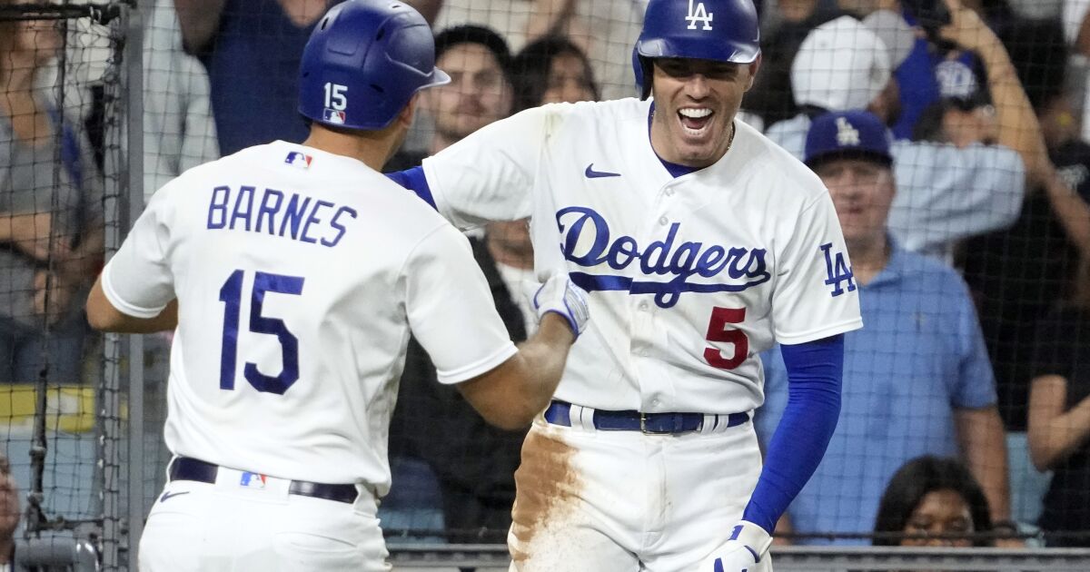 Barnes hit his first home run in almost a year;  The Dodgers beat the Brewers 1-0