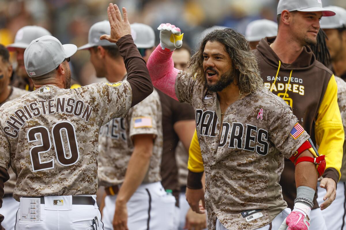 Alfaro's walk-off homer lifts Padres to victory over Marlins - The San  Diego Union-Tribune