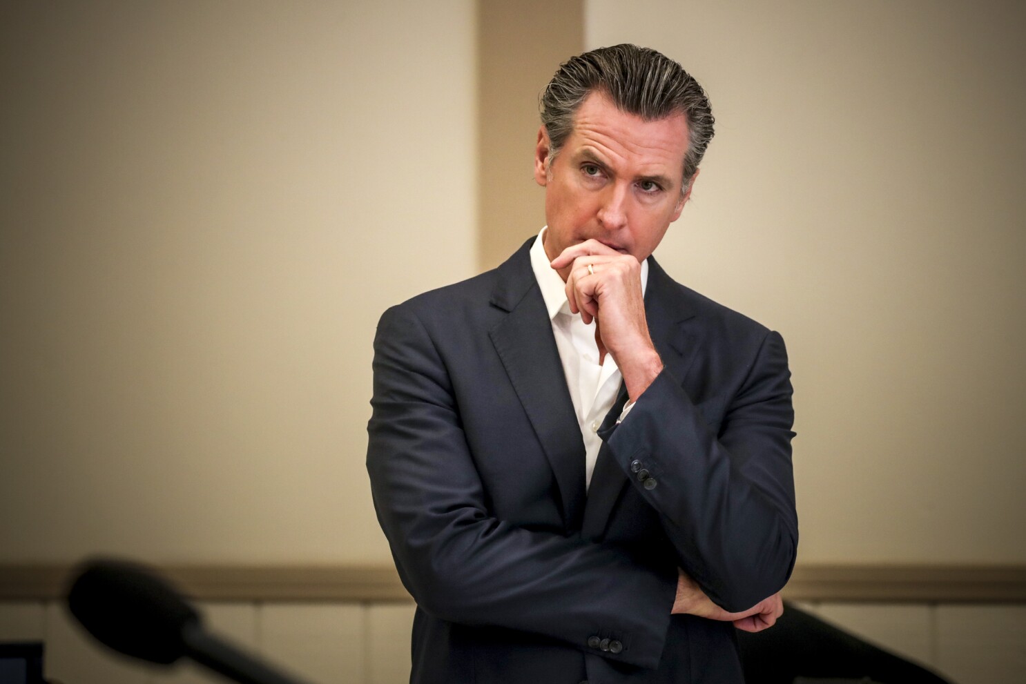 California Voters Almost Evenly Split On Newsom Recall Poll Finds Los Angeles Times