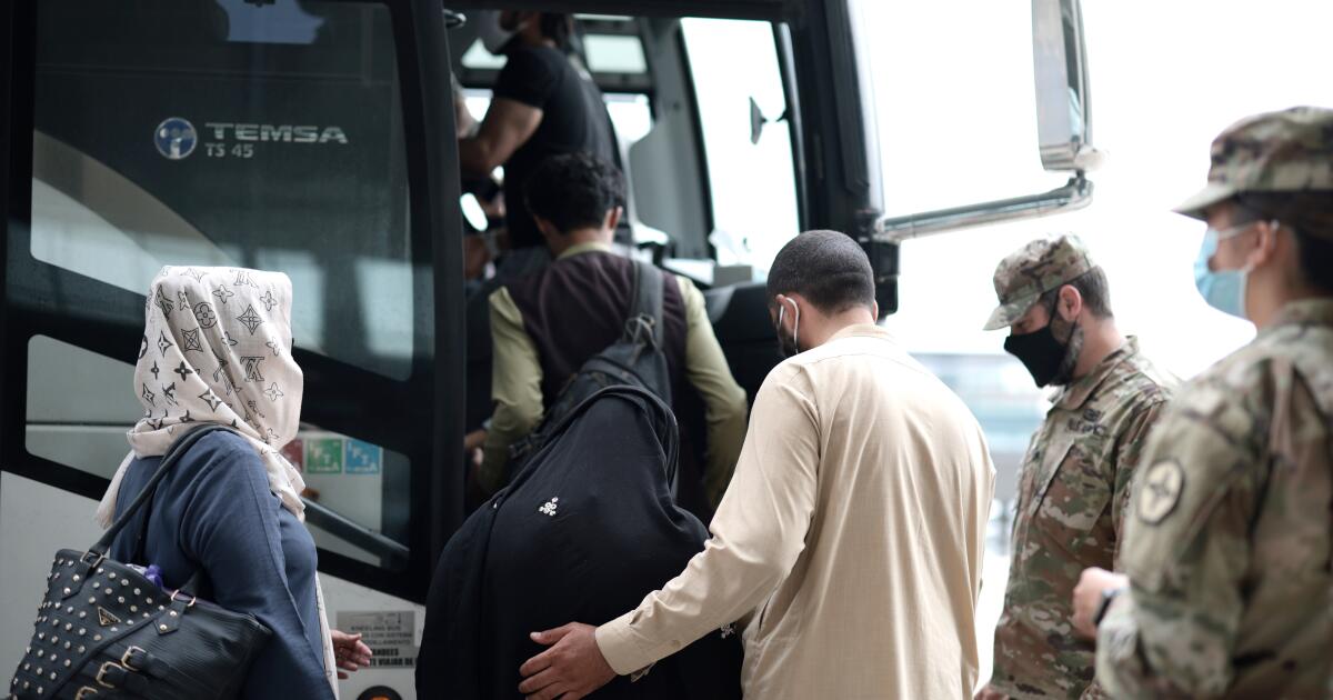 Os EUA disseram aos refugiados afegãos para reportarem o Natal e o Ano Novo Os EUA disseram aos refugiados afegãos para reportarem o Natal e o Ano Novo