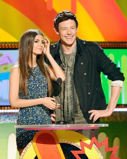 Victoria Justice, Cory Monteith at podium