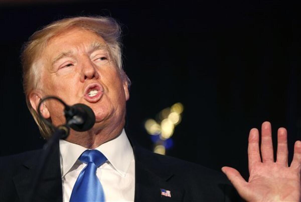 El candidato presidencial republicano Donald Trump habla durante un acto de campaña en Manchester, New Hampshire, habló sobre su plan migratorio.
