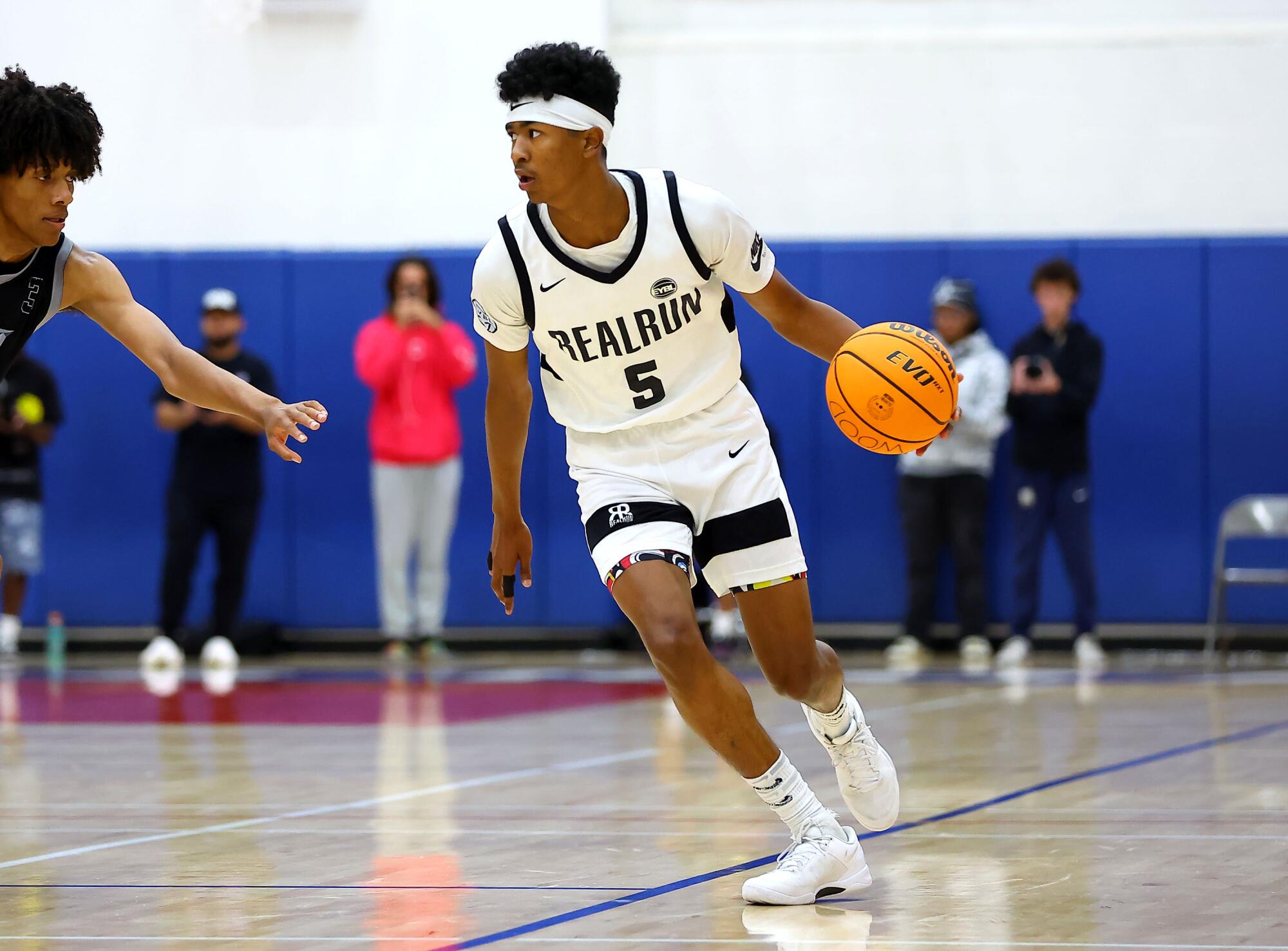 Lynwood's Jason Crowe Jr. dribbles down the court.