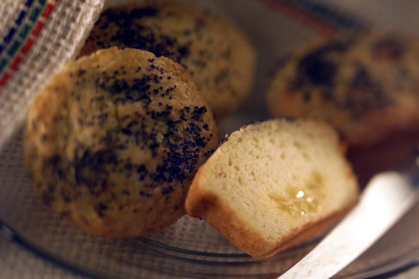 025415.FO.0228.food.Lite.KM--Muffins--Poppyseeded Lemon curd filled muffins.